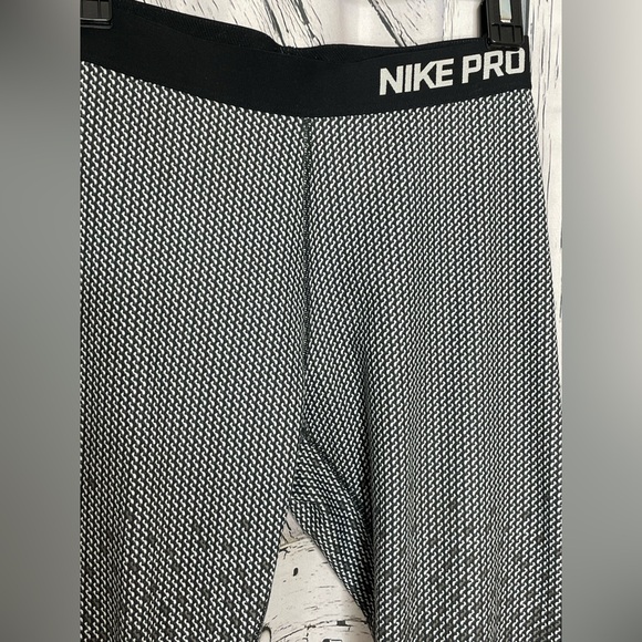 Nike Pro Hyperwarm Engineered Compression Tight - Picture 4 of 8